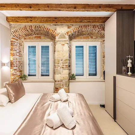 Evala Apartment Split