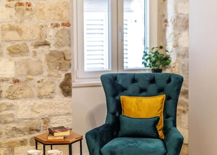 Evala Apartment Split